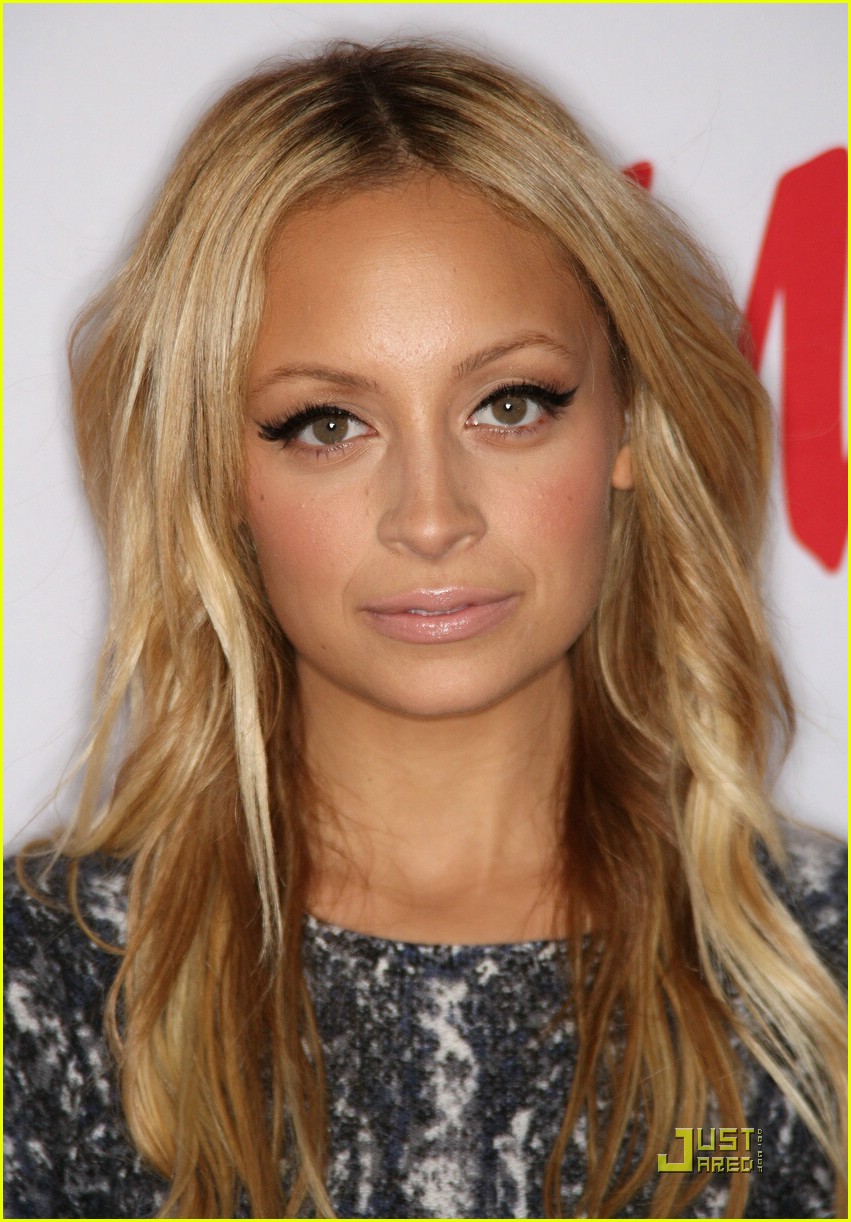 8 Female Celebs Who Overcame Addiction